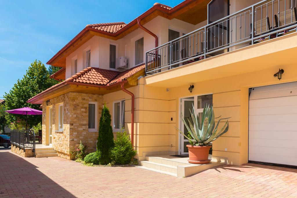 Andi Apartman Heviz Exterior photo