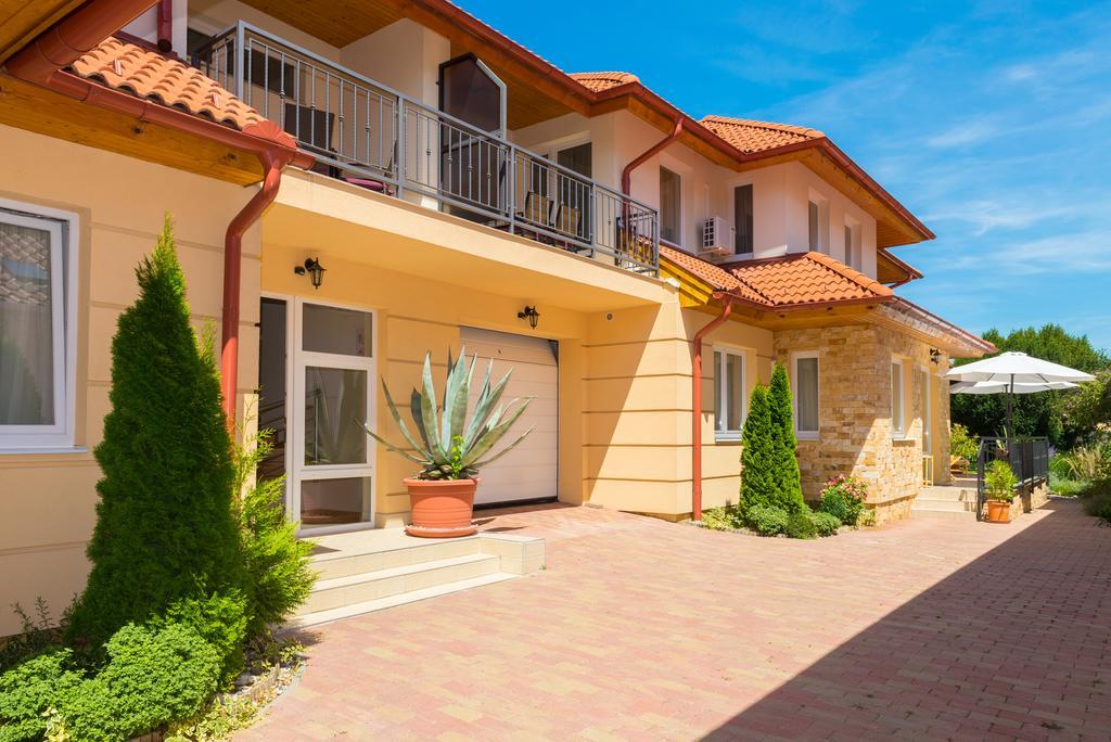 Andi Apartman Heviz Exterior photo
