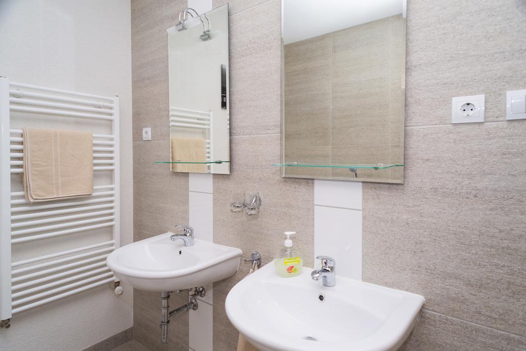 Andi Apartman Heviz Exterior photo
